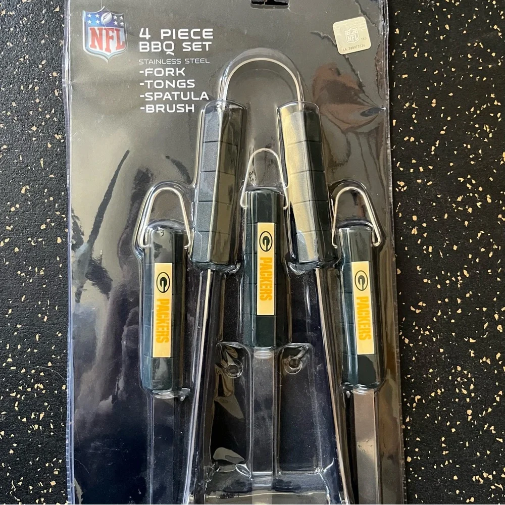 Green Bay Packers NFL 4-Piece BBQ Tool Set - New